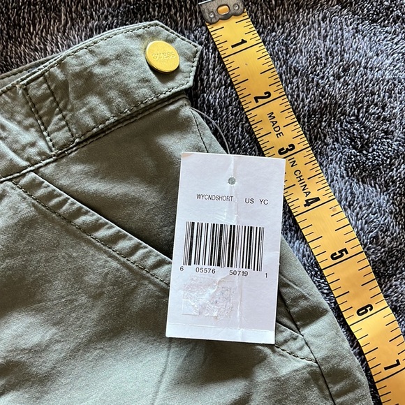 NWT GUESS wycnd short army green w gold buttons 26 - Picture 3 of 7